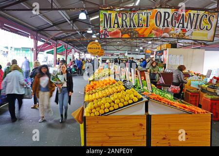 MELBOURNE, AUSTRALIEN-13 Jul 2019 - Blick auf den Ständen auf den Queen Victoria Market (Queen Vic), im zentralen Geschäftsviertel von Melbourne, Australien entfernt Stockfoto