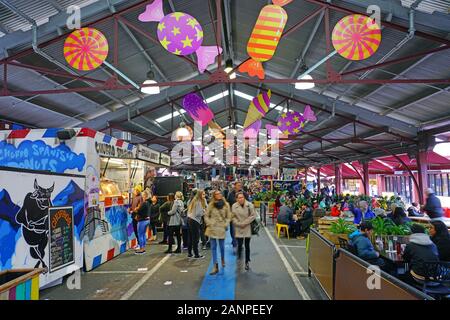 MELBOURNE, AUSTRALIEN-13 Jul 2019 - Blick auf den Ständen auf den Queen Victoria Market (Queen Vic), im zentralen Geschäftsviertel von Melbourne, Australien entfernt Stockfoto