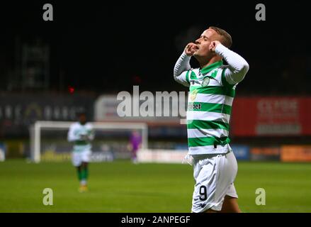 Firhill Stadium, Glasgow, UK. 18 Jan, 2020. Firhill Stadium, Glasgow, UK. 18. Januar 2020; Firhill Stadium, Glasgow, Schottland, Scottish Cup, Partick Thistle gegen Celtic; Leigh Griffiths von Celtic feiert, nachdem er öffnet das Zählen in der 12. Minute macht es 1-0 zu Keltisch-redaktionelle Verwendung Credit: Aktion Plus Sport Bilder/Alamy leben Nachrichten Stockfoto