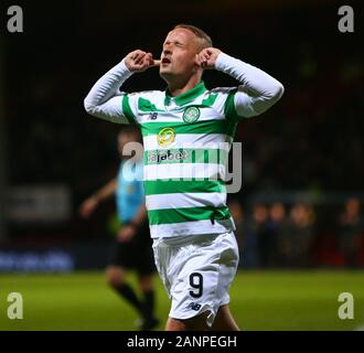 Firhill Stadium, Glasgow, UK. 18 Jan, 2020. Firhill Stadium, Glasgow, UK. 18. Januar 2020; Firhill Stadium, Glasgow, Schottland, Scottish Cup, Partick Thistle gegen Celtic; Leigh Griffiths von Celtic feiert, nachdem er öffnet das Zählen in der 12. Minute macht es 1-0 zu Keltisch-redaktionelle Verwendung Credit: Aktion Plus Sport Bilder/Alamy leben Nachrichten Stockfoto