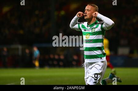 Firhill Stadium, Glasgow, UK. 18 Jan, 2020. Firhill Stadium, Glasgow, UK. 18. Januar 2020; Firhill Stadium, Glasgow, Schottland, Scottish Cup, Partick Thistle gegen Celtic; Leigh Griffiths von Celtic feiert, nachdem er öffnet das Zählen in der 12. Minute macht es 1-0 zu Keltisch-redaktionelle Verwendung Credit: Aktion Plus Sport Bilder/Alamy leben Nachrichten Stockfoto