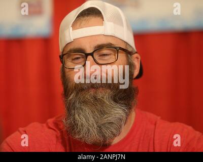 St. Louis, USA. 18 Jan, 2020. Ehemalige St. Louis Cardinals Krug Jason Mott, Lächeln, als er Autogramme für die Fans in der St. Louis Cardinals Winter Warm-Up in St. Louis am Samstag, 18. Januar 2020. Foto von BIll Greenblatt/UPI Quelle: UPI/Alamy leben Nachrichten Stockfoto