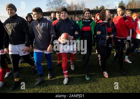 Moskau, Russland. 18. Januar 2020 Die traditionelle Parade der Athleten während der Eröffnungszeremonie des 9. Jetzt Rugby' Turnier in Moskau, Russland. Schnee Rugby spielt während der Wintermonate, und es hat in extrem kalten Bedingungen gespielt. Stockfoto