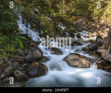 Uelhs deth Joeu Wasserfall bei Artiga de Lin in den katalanischen Pyrenäen Stockfoto