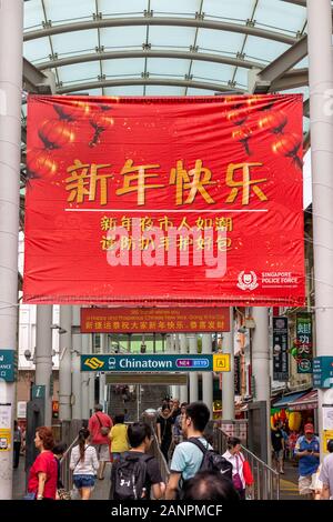 Singapur, 18. Januar 2020 Ladenbesitzer und Bewohner bereiten sich auf das kommende chinesische Neujahr in Chinatown vor. Stockfoto