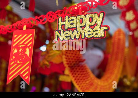 Singapur, 18. Januar 2020 Ladenbesitzer und Bewohner bereiten sich auf das kommende chinesische Neujahr in Chinatown vor. Stockfoto