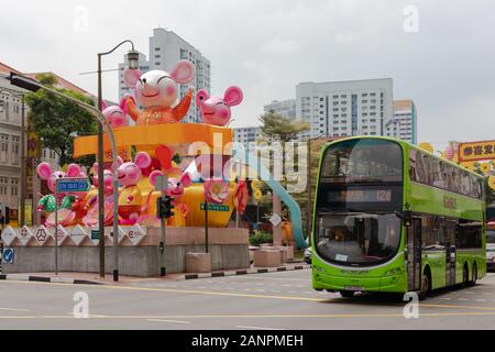 Singapur, 18. Januar 2020 Ladenbesitzer und Bewohner bereiten sich auf das kommende chinesische Neujahr in Chinatown vor. Stockfoto