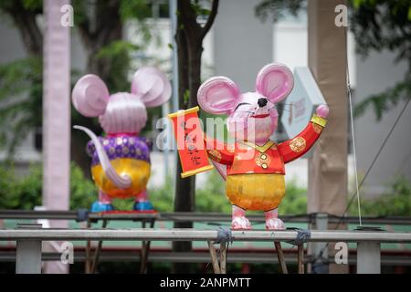 Singapur, 18. Januar 2020 Ladenbesitzer und Bewohner bereiten sich auf das kommende chinesische Neujahr in Chinatown vor. Stockfoto