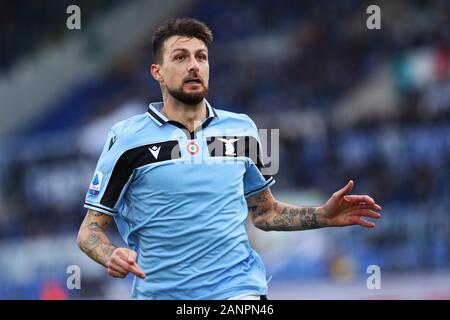 Rom, Italien. 18. Jan 2020. Francesco Acerbi Latium reagiert während der Italienischen Meisterschaft in der Serie A Fußballspiel zwischen SS Lazio und UC Sampdoria am 18. Januar 2020 im Stadio Olimpico in Rom, Italien - Foto Federico Proietti/ESPA-Bilder Stockfoto