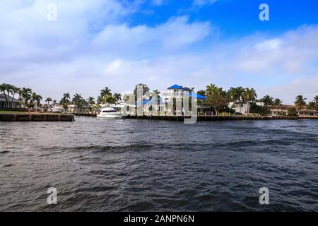 Hillsboro Inlet Wasserstraße vorangegangen zu Hillsboro Beach in Pompano Beach, Florida. Stockfoto