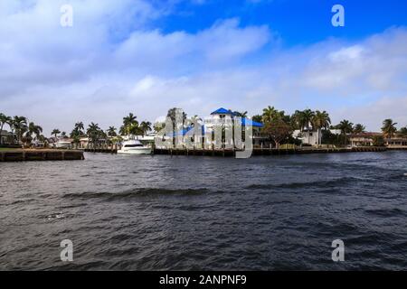 Hillsboro Inlet Wasserstraße vorangegangen zu Hillsboro Beach in Pompano Beach, Florida. Stockfoto