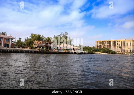 Hillsboro Inlet Wasserstraße vorangegangen zu Hillsboro Beach in Pompano Beach, Florida. Stockfoto