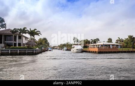 Hillsboro Inlet Wasserstraße vorangegangen zu Hillsboro Beach in Pompano Beach, Florida. Stockfoto