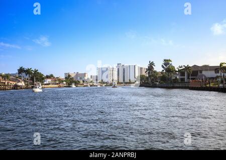 Hillsboro Inlet Wasserstraße vorangegangen zu Hillsboro Beach in Pompano Beach, Florida. Stockfoto