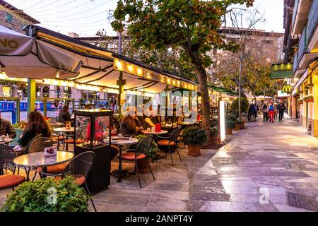 Restaurants entlang Plaça Rei Joan Carles I, Palma, Mallorca, Spanien Stockfoto