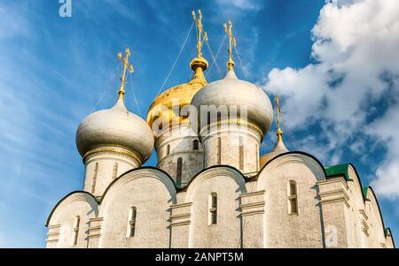 Orthodoxe Kirche in Nowodewitschi-Kloster, Wahrzeichen und Sehenswürdigkeiten in Moskau, Russland. UNESCO-Weltkulturerbe Stockfoto