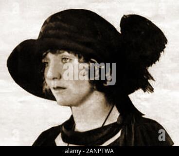 Die 1926 Mord an Hollywood Regisseur William Tayler - ein Portrait von Mary Miles Minter, einem ehemaligen Kinderstar und jugendlich-Idol, romantically mit W D Tayler, William Cunningham Deane-Tanner (geboren 1872 - 1922), Filmregisseur und Schauspieler in seinem Haus 1922 ermordet wurde, was zu einer der größten Skandale Hollywoods. Er war ein Anglo-amerikanische Regisseur und Schauspieler während der stummfilmära. Eine geheimnisvolle Arzt erklärte, er starb an einem Magen Blutung. Eine kleine Schusswunde wurde später in seinem Rücken gefunden. Der Fall wurde nie trotz einer großen Anzahl von Zeugen und verdächtigen gelöst. Stockfoto