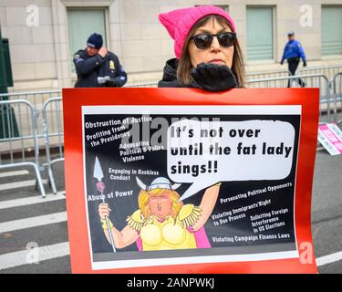 New York, USA, 18. Januar 2020. Demonstranten nehmen im März der 4. jährlichen Frauen in New York City. Credit: Enrique Ufer/Alamy leben Nachrichten Stockfoto