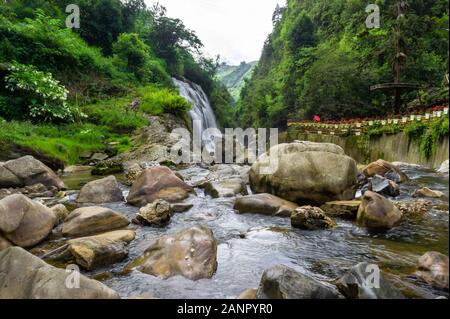 Wasserfall Landschaft. Silber Wasserfall bei Cat Cat Dorf in Sapa Sapa Vietnam Indochina Asien Stockfoto