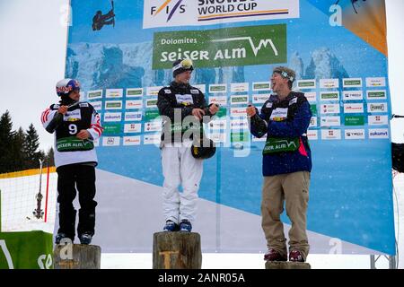 Südtirol, Italien. 18 Jan, 2020. Ruud Birk aus Norwegen - ersten Platz, Boesh Fabian aus der Schweiz - Zweiter Platz, Stevenson Colby - dritter Platz. Dekoration der Siegerehrung auf der FIS Slopestyle Freeski Welt Cup am 18.01.2020 in der Seiser Alm (Seiser Alm) Snowpark, Italien. Credit: AlfredSS/Alamy leben Nachrichten Stockfoto