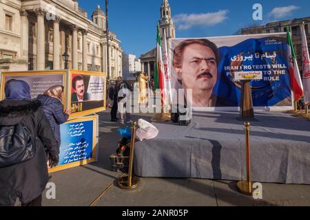 London, Großbritannien. 18. Januar 2019. Anglo-Iranian Gemeinschaften im Vereinigten Königreich und Unterstützer der Mudschaheddin des iranischen Nationalen Widerstandsrates Irans zu einer Kundgebung auf dem Trafalgar Square zur Unterstützung der Proteste gegen die Regierung im Iran vorzubereiten, nach der Aufnahme, die er der islamischen Revolutionsgarden (IRGC) abgeschossen hatte die Ukrainische Passagiermaschine, die mit illegalen Kraft durch das klerikale Regime unterdrückt wurden. Peter Marshall / alamy Leben Nachrichten Stockfoto