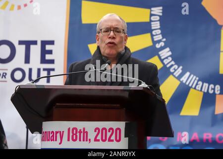 New York, USA. 18 Jan, 2020. New York City Comptroller Scott Stringer im März die jährliche Frauen im Columbus Kreise Region von New York City in den Vereinigten Staaten an diesem Samstag, 18. Über fünf Demonstranten zugunsten von Präsident Donald Trump wurden in der Tat vorhanden. Credit: William Volcov/ZUMA Draht/Alamy leben Nachrichten Stockfoto