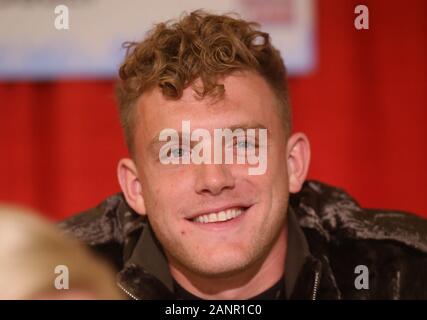 St. Louis, USA. 18 Jan, 2020. St. Louis Cardinals outfielder Harrison Bader, Lächeln, als er Autogramme für die Fans in der St. Louis Cardinals Winter Warm-Up in St. Louis am Samstag, 18. Januar 2020. Foto von BIll Greenblatt/UPI Quelle: UPI/Alamy leben Nachrichten Stockfoto