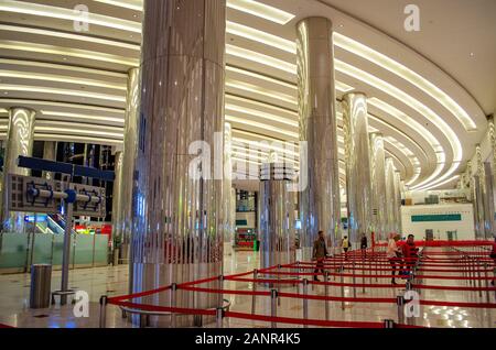 Innerhalb des Dubai International Airport, dem größten Flughafen der Welt. Es ist der erste internationale Flughafen Dubai, Vereinigte Arabische Emirate. Stockfoto