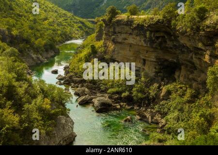 Tara Canyon, Berge und Wälder rund um im Naturpark Durmitor, Montenegro Stockfoto