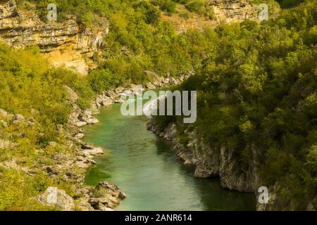 Tara Canyon, Berge und Wälder rund um im Naturpark Durmitor, Montenegro Stockfoto