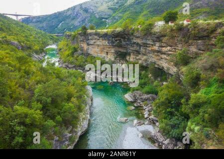 Tara Canyon, Berge und Wälder rund um im Naturpark Durmitor, Montenegro Stockfoto