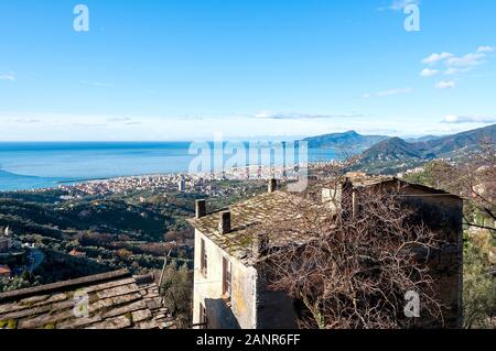 Blick auf die Bucht von Tigullio Chiavari Lavagna Cogorno, und Portofino - Ligurisches Meer - Italien Stockfoto