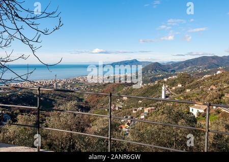 Blick auf die Bucht von Tigullio Chiavari Lavagna Cogorno, und Portofino - Ligurisches Meer - Italien Stockfoto