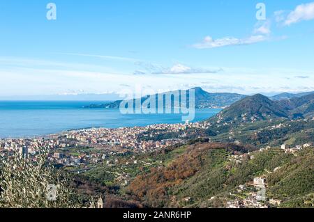 Blick auf die Bucht von Tigullio Chiavari Lavagna Cogorno, und Portofino - Ligurisches Meer - Italien Stockfoto