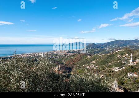 Blick auf die Bucht von Tigullio Chiavari Lavagna Cogorno, und Portofino - Ligurisches Meer - Italien Stockfoto