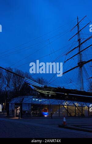 Die Cutty Sark Museum bei Dämmerung, Greenwich, London, England Stockfoto