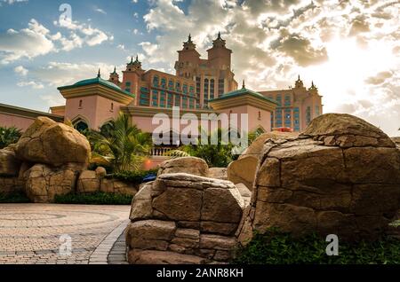 Blick aus dem Aquaventure Wasserpark in Atlantis. Der Palm ist der beste Wasserpark in Dubai, verpackt mit den weltweit ersten Rekord-Fahrten. Stockfoto