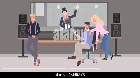 Mix rennen Leute in Recording Studio Männer Frauen Zeit Kommunikation Rundfunk Konzept voller Länge horizontale Vektor illustration Stock Vektor