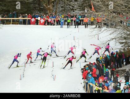 Le Chenit, Schweiz. 18 Jan, 2020. Athleten konkurrieren während der Männer Kreuz kostenlose Final Langlaufen Ereignis am 3. Winter Youth Olympic Games, Vallee de Joux Langlaufzentrum, Schweiz, 18.01.2020. Credit: Wang Qingqin/Xinhua/Alamy leben Nachrichten Stockfoto