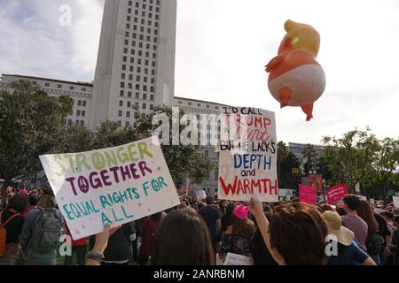 Los Angeles, Kalifornien USA 18. Januar 2020. March der Frauen Los Angeles 2020.Tausender Marsch vom Pershing Square zur Los Angeles Hall, L.A. Frau März Stockfoto
