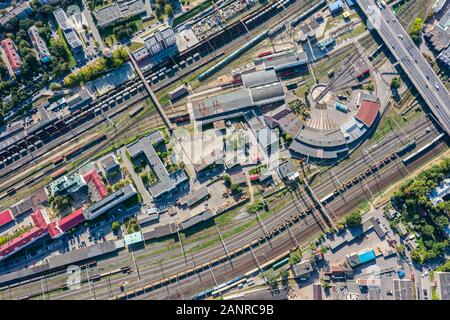 Antenne Blick von oben auf die Lokomotive Zugdepot in industrial district.Drone Fotografie Stockfoto
