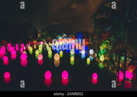 Die Gärten und der Bucht Licht Ausstellung in der Marina Bay, Singapore Stockfoto