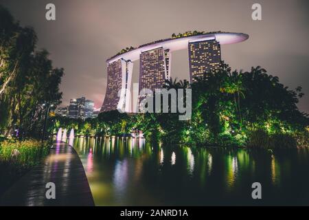 Das Hotel Marina Bay Sands in Singapur Stockfoto