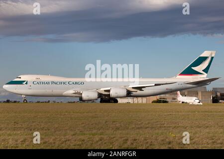 Cathay Pacific Cargo Airways Boeing 747-8Cargo Aircraft B-LJM Vorbereitung für den Start von Melbourne International Airport. Stockfoto