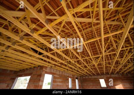 Wohnungsbau home framing Blick auf neues Haus Holz im Bau Stockfoto