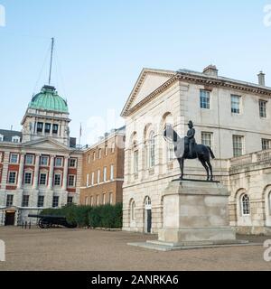 Bronzestatue von Lord Roberts bei der Parade der Hourse Wachen in London Stockfoto