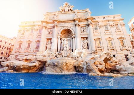 Trevi-brunnen Sonnenuntergang barocke Architektur und Sehenswürdigkeiten Rom Italien Stockfoto