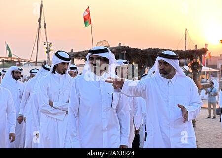 Scheich Hamad bin Khalifa al-Thani, ehemaliger Emir besuchen Katara traditionellen Dhow Festival, Doha, Katar. Stockfoto
