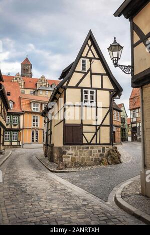 Fachwerkhaus in der mittelalterlichen Altstadt von Quedlinburg in Deutschland Stockfoto