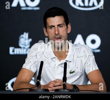 Melbourne, Australien. 19 Jan, 2020. Novak Djokovic aus Serbien besucht eine Pressekonferenz vor den Australian Open Tennismeisterschaften in Melbourne, Australien, Jan. 19, 2020. Credit: Zhu Hongye/Xinhua/Alamy leben Nachrichten Stockfoto